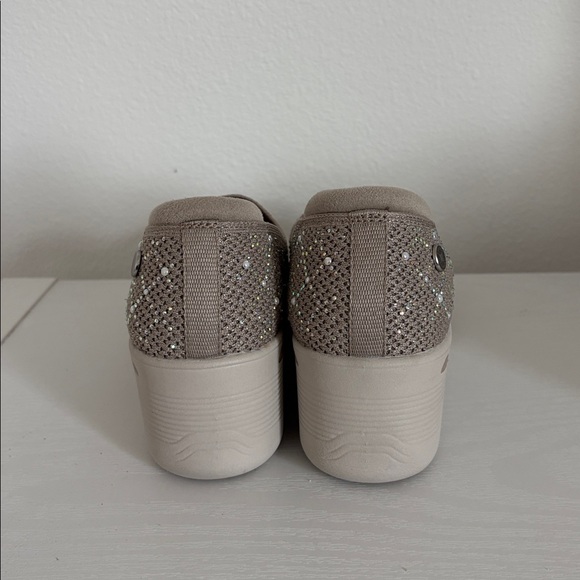 Martha Stewart x Skechers Pier Lite Vegan Sparkle Wedges Beige - Picture 3 of 5